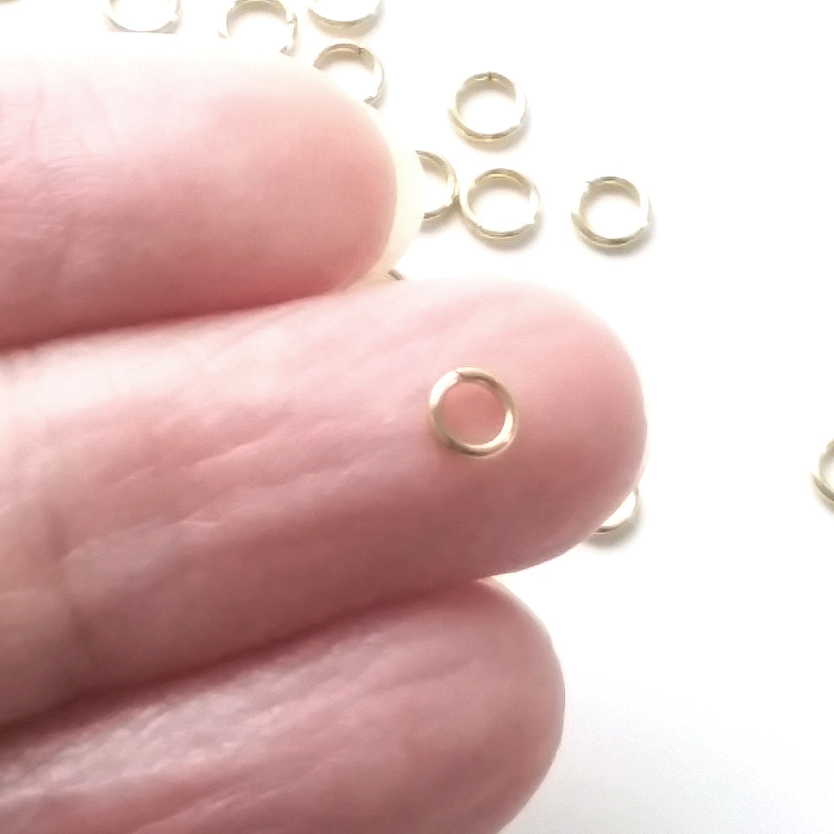 Gold Stainless Jump Rings, 4x0.7mm, 2.6mm Inside Diameter, Closed Unsoldered, Lot Size 100