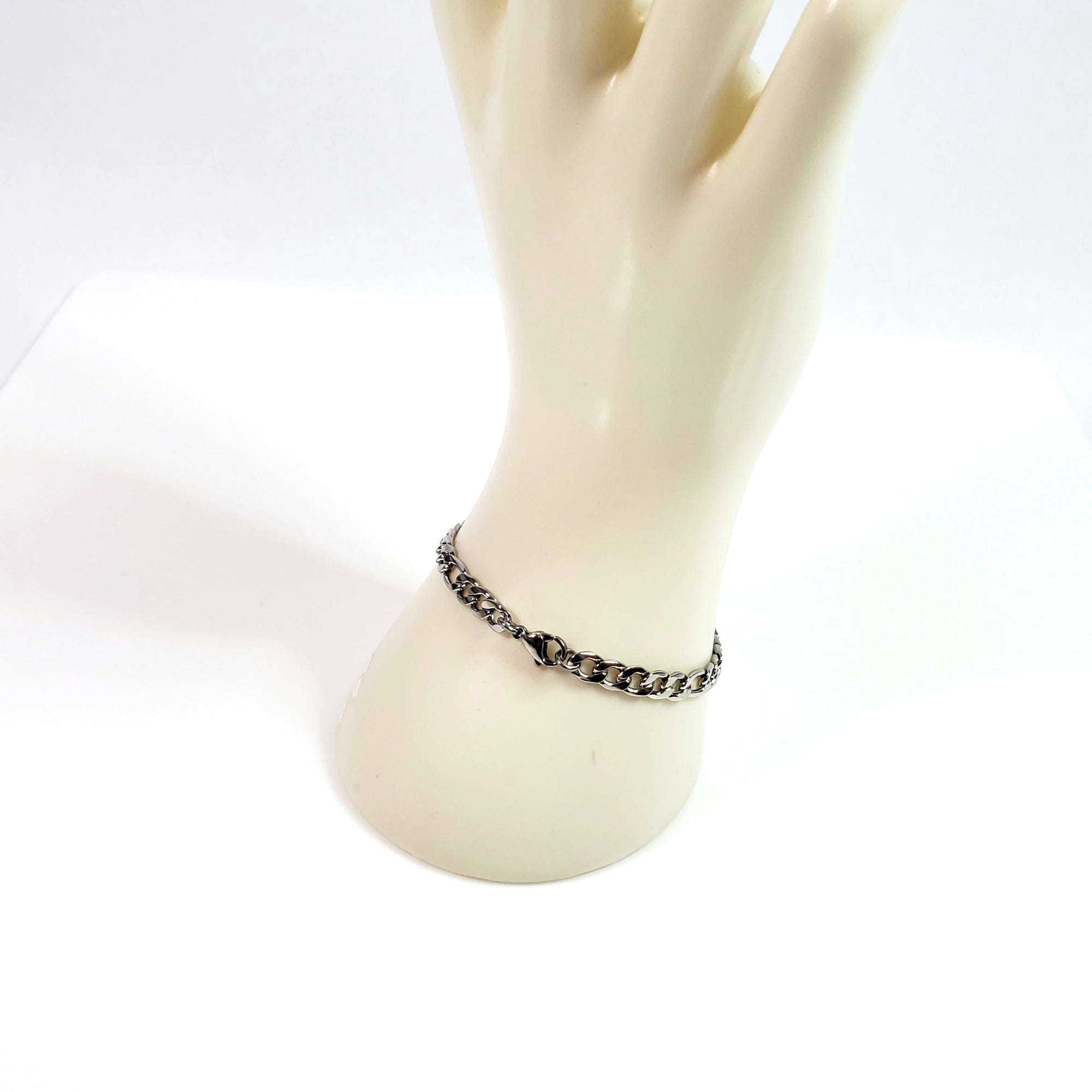5.5mm Figaro Chain, Lot Size 30 Feet, #1975