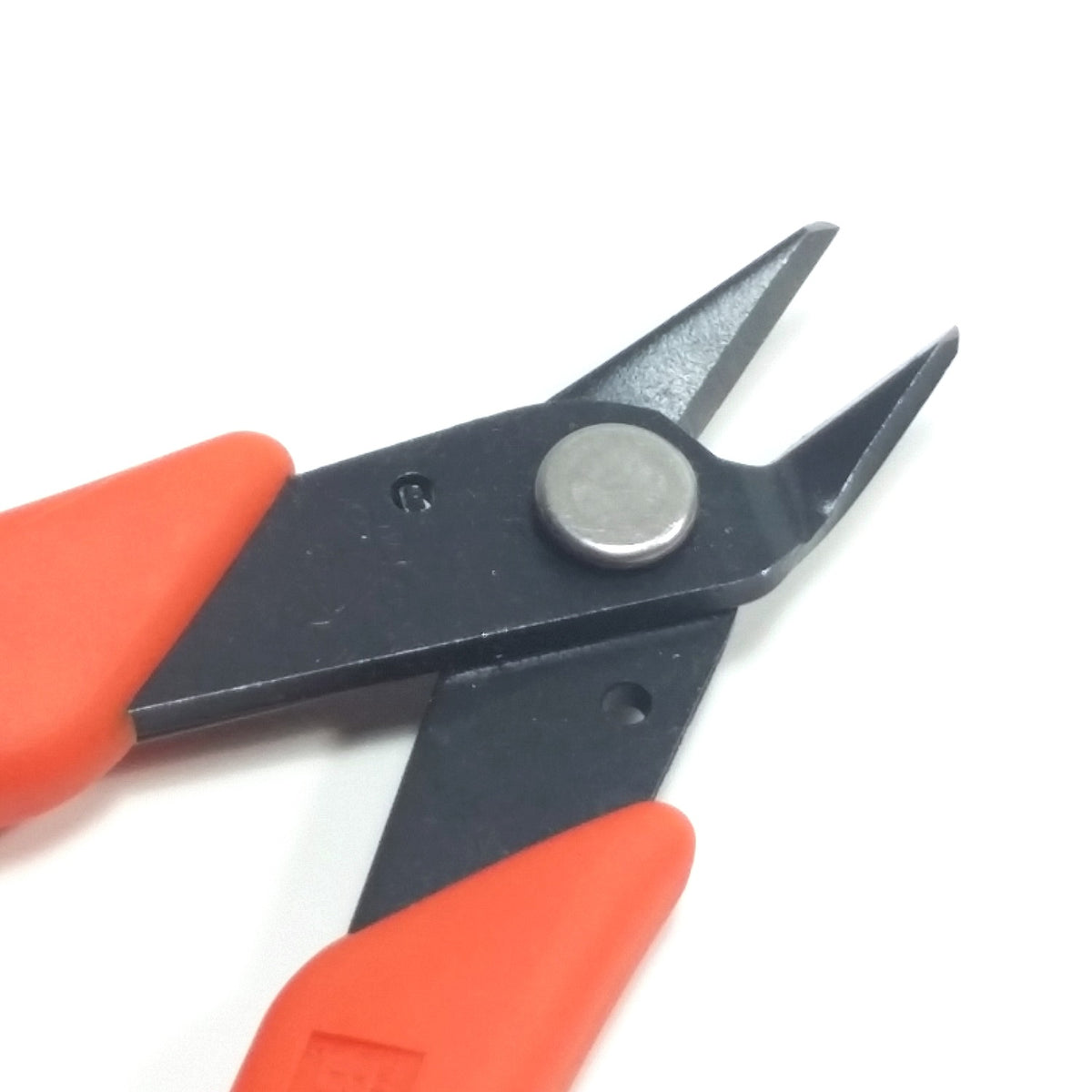 Xuron Bead Smith 410 Micro-Shear Flush Cutter Xuron Bead Smith 410 Micro-Shear Flush Cutter
