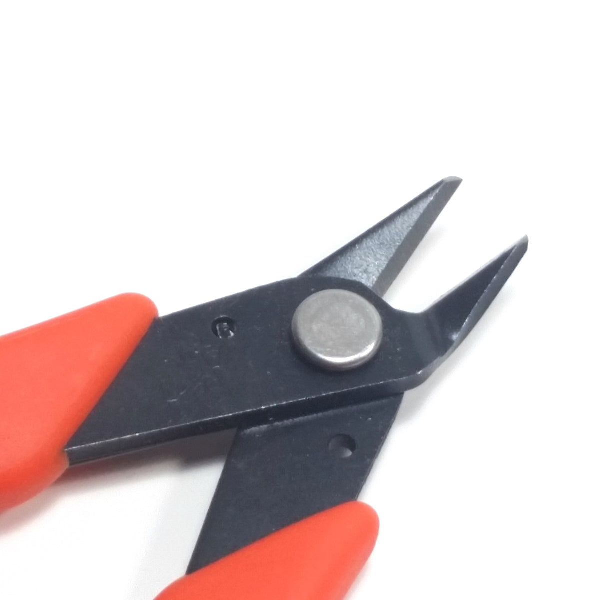Xuron Micro-Shear® Flush Cutter for Flex Beading Wire, Cord, Leather and Thread,  Made in the USA, #410